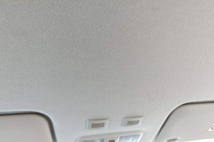 Used ORA White Cat 2022 Upgraded Model 305km Range Luxury Version Lithium-Ion Battery Headliner