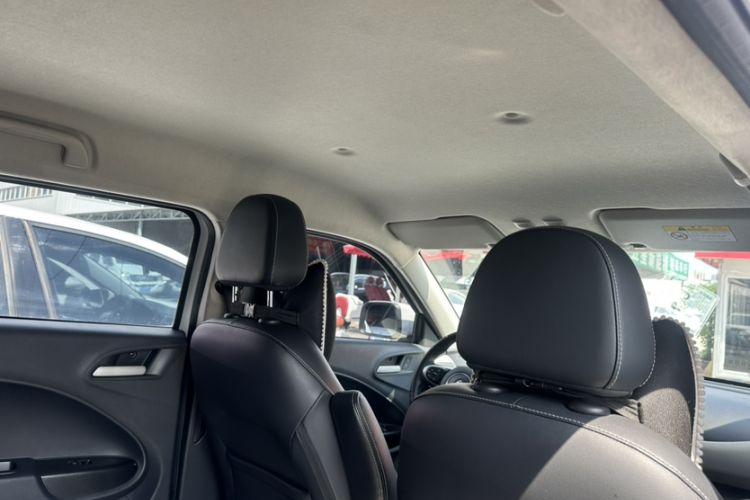 Used ORA White Cat 2022 Upgraded Model 305km Range Luxury Version Lithium-Ion Battery Headliner