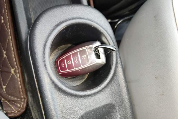 Used ORA White Cat 2022 Xiaoyue Mao Edition 360 km Luxury Model Lithium NMC Interior 1