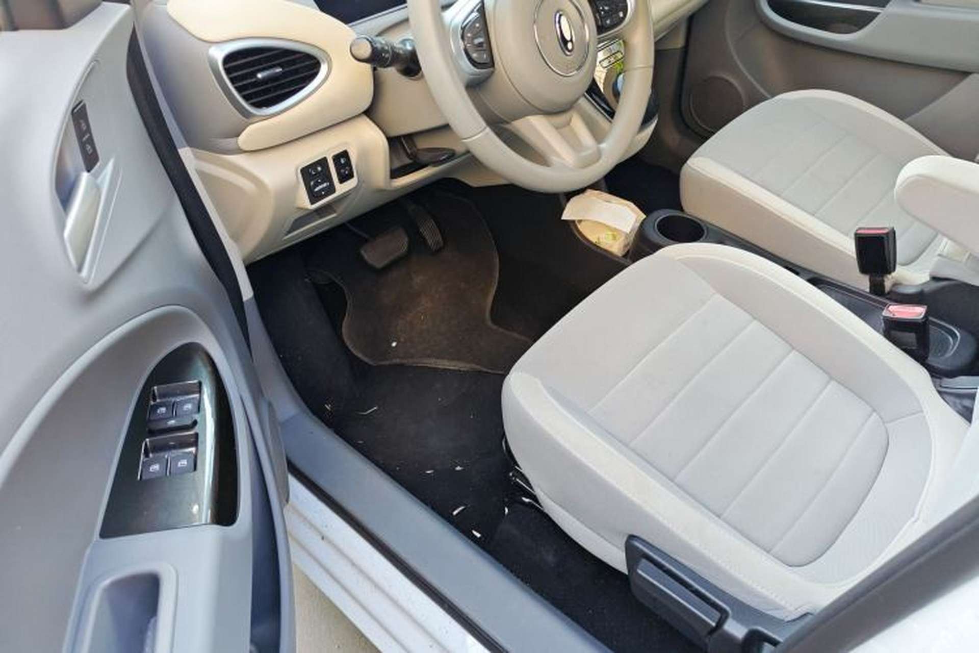 Used ORA White Cat 2022 Upgraded Model 305km Range Luxury Version Lithium-Ion Battery Interior 3