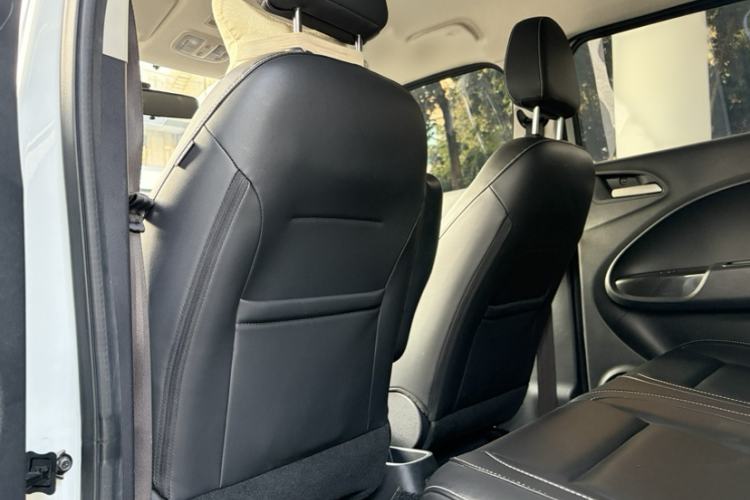 Used ORA White Cat 2022 Xiaoyue Mao Edition 360 km Luxury Model Lithium NMC Interior 3