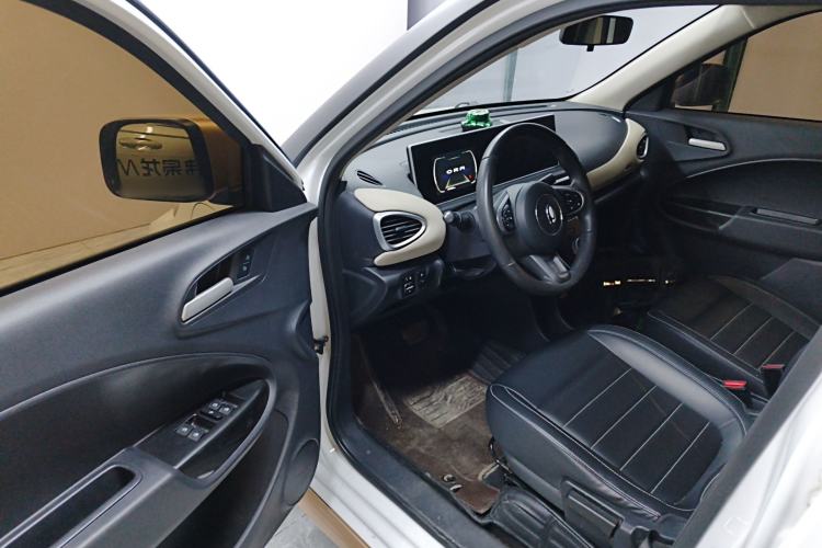 Used ORA White Cat 2022 Xiaoyue Mao Edition 360 km Luxury Model Lithium NMC Interior 3