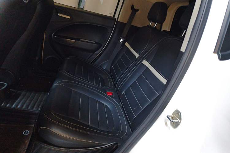 Used ORA White Cat 2022 Xiaoyue Mao Edition 360 km Luxury Model Lithium NMC Interior 4