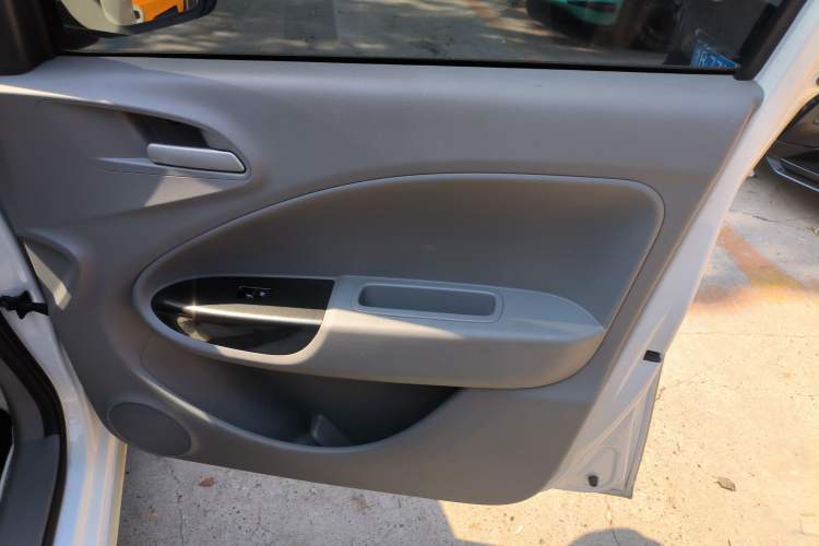 Used ORA White Cat 2022 Upgraded Model 305km Range Luxury Version Lithium-Ion Battery Interior 5