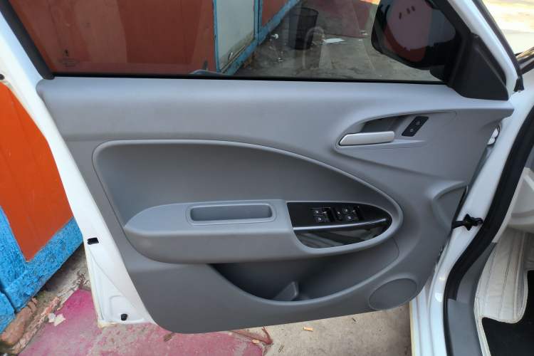 Used ORA White Cat 2022 Upgraded Model 305km Range Luxury Version Lithium-Ion Battery Interior 7