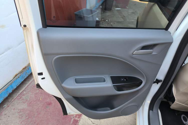 Used ORA White Cat 2022 Upgraded Model 305km Range Luxury Version Lithium-Ion Battery Interior 8