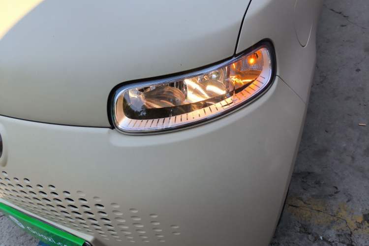 Used ORA White Cat 2022 Upgraded Model 305km Range Luxury Version Lithium-Ion Battery Left Front Headlight