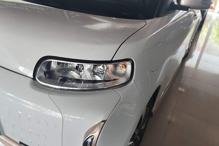 Used ORA White Cat 2022 Xiaoyue Mao Edition 360 km Luxury Model Lithium NMC Left Front Headlight