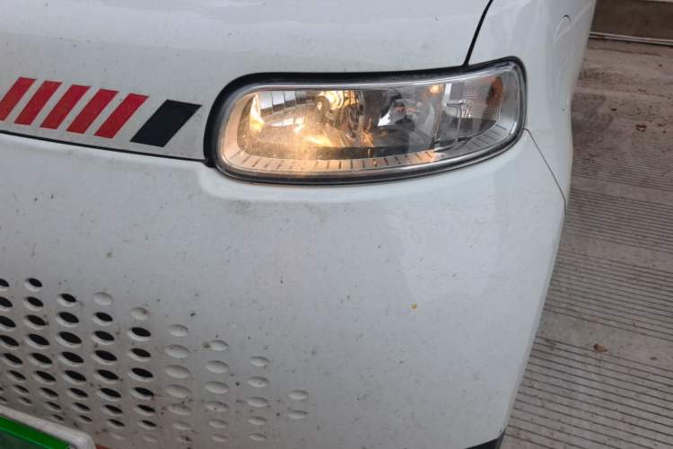 Used ORA White Cat 2022 Upgraded Model 305km Range Luxury Version Lithium-Ion Battery Left Front Headlight