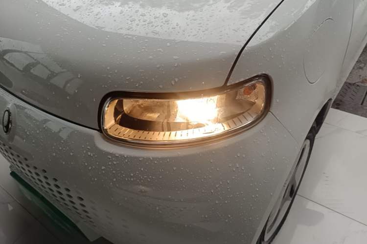 Used ORA White Cat 2022 Upgraded Model 305km Comfort Version Lithium-Ion Battery Left Front Headlight