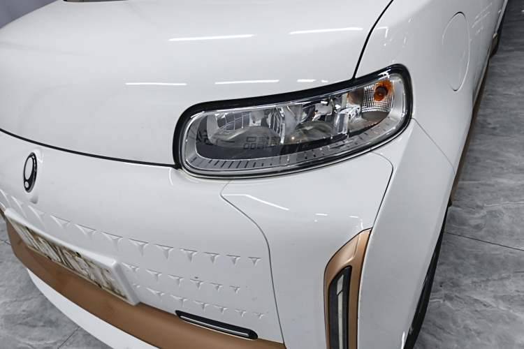 Used ORA White Cat 2022 Xiaoyue Mao Edition 360 km Luxury Model Lithium NMC Left Front Headlight