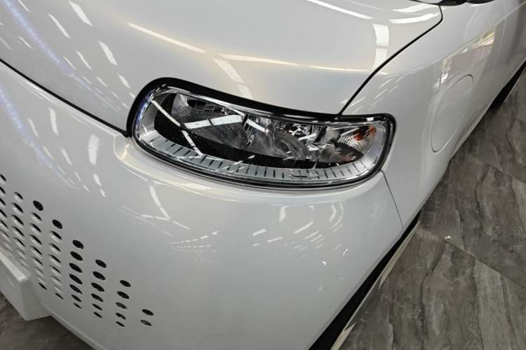 Used ORA White Cat 2022 Upgraded Model 305km Range Luxury Version Lithium-Ion Battery Left Front Headlight