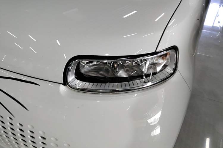 Used ORA White Cat 2022 Upgraded Model 305km Range Luxury Version Lithium-Ion Battery Left Front Headlight