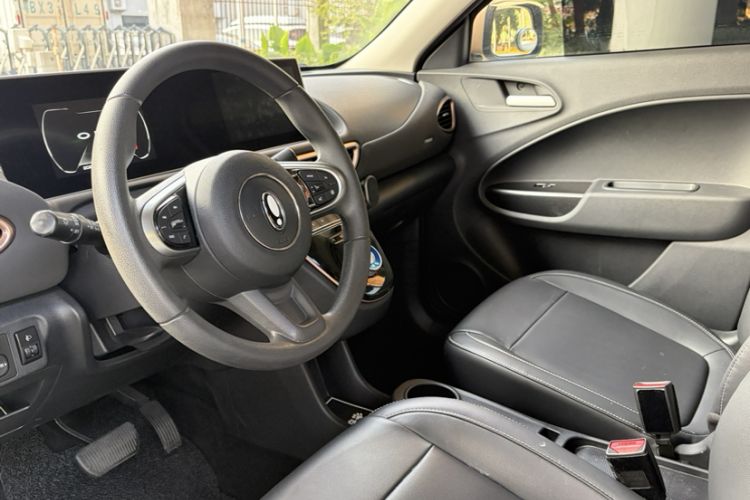 Used ORA White Cat 2022 Xiaoyue Mao Edition 360 km Luxury Model Lithium NMC Left Front Seat