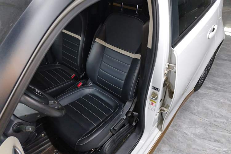 Used ORA White Cat 2022 Xiaoyue Mao Edition 360 km Luxury Model Lithium NMC Left Front Seat