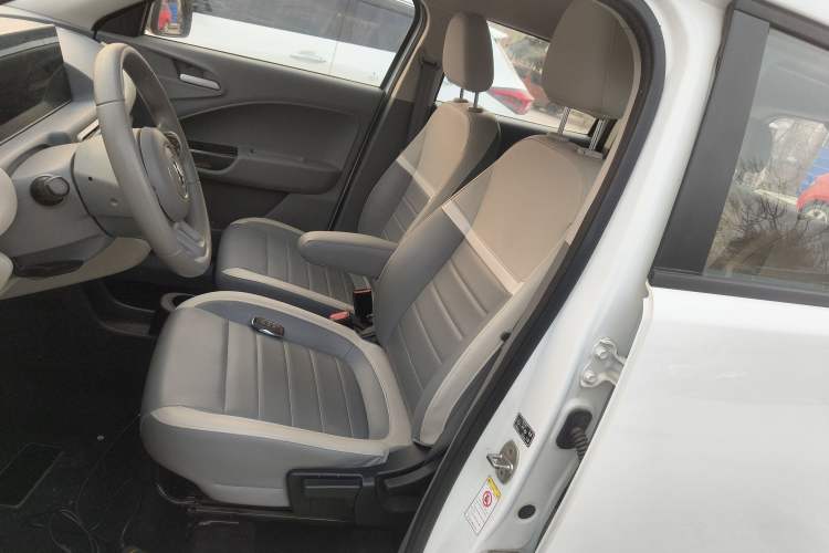 Used ORA White Cat 2022 Xiaoyue Mao Edition 360 km Luxury Model Lithium NMC Left Front Seat