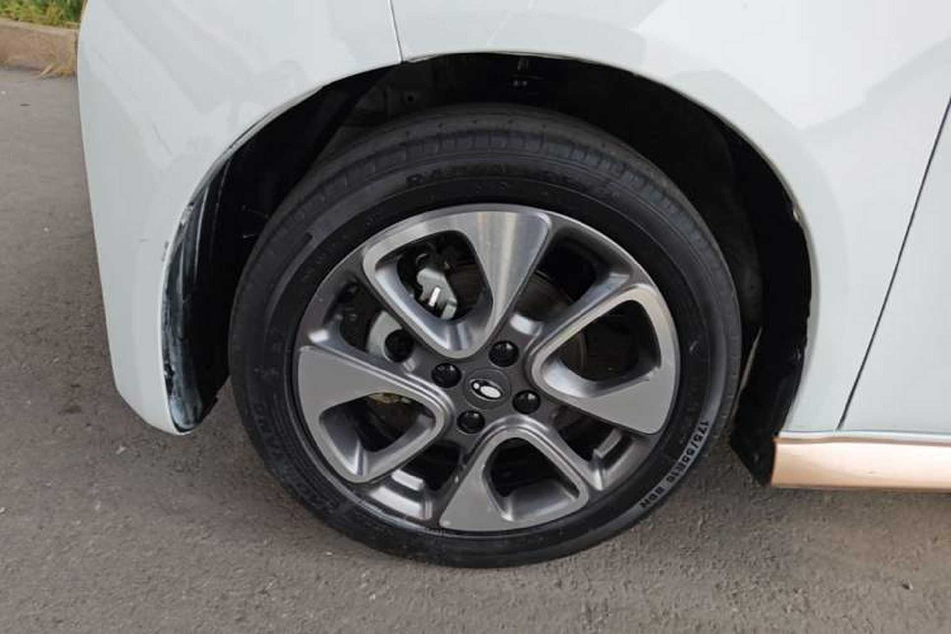 Used ORA White Cat 2022 Xiaoyue Mao Edition 360 km Luxury Model Lithium NMC Left Front Wheel Hub