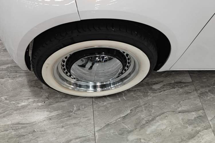 Used ORA White Cat 2022 Upgraded Model 305km Range Luxury Version Lithium-Ion Battery Left Front Wheel Hub