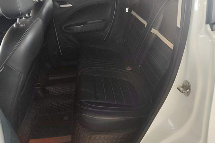 Used ORA White Cat 2022 Xiaoyue Mao Edition 360 km Luxury Model Lithium NMC Left Rear Seat