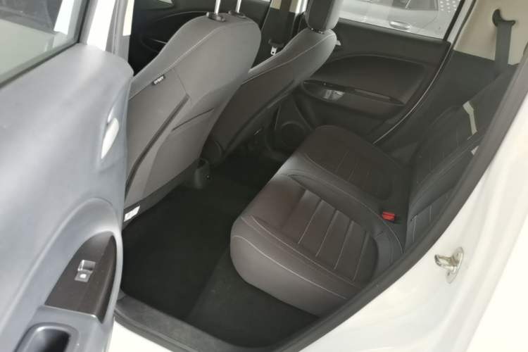 Used ORA White Cat 2022 Upgraded Model 305km Comfort Version Lithium-Ion Battery Left Rear Seat