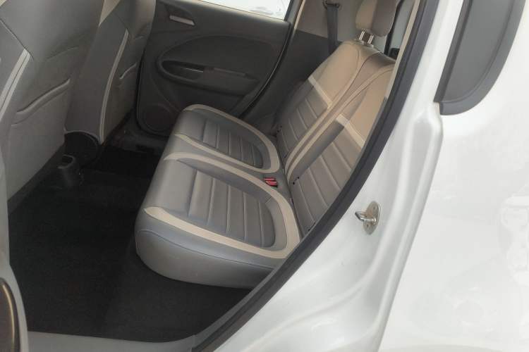 Used ORA White Cat 2022 Xiaoyue Mao Edition 360 km Luxury Model Lithium NMC Left Rear Seat
