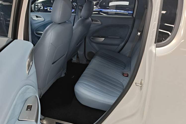 Used ORA White Cat 2022 Upgraded Model 305km Range Luxury Version Lithium-Ion Battery Left Rear Seat