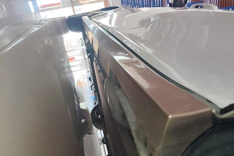 Used ORA White Cat 2022 Xiaoyue Mao Edition 360 km Luxury Model Lithium NMC Left Side Sill