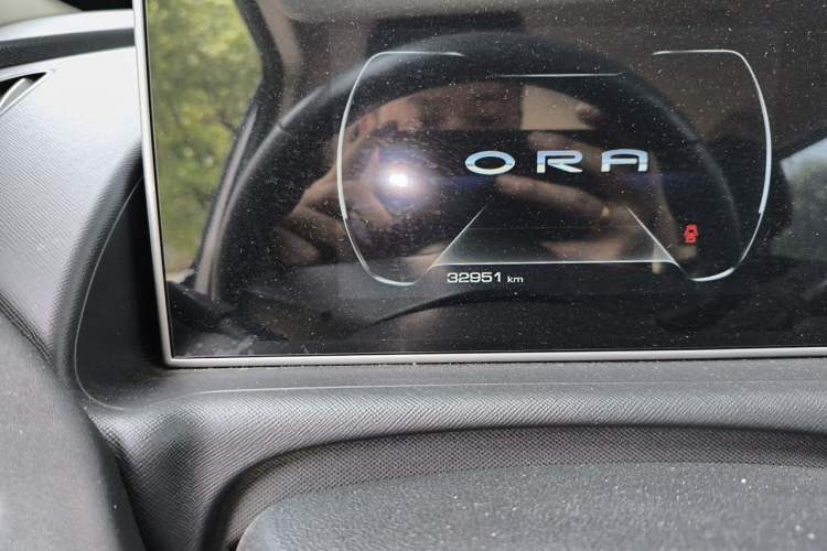 Used ORA White Cat 2022 Xiaoyue Mao Edition 401 km Flagship Model Lithium Ternary Odometer Close Up
