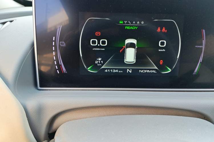 Used ORA White Cat 2022 Upgraded Model 305km Range Luxury Version Lithium-Ion Battery Odometer Close Up
