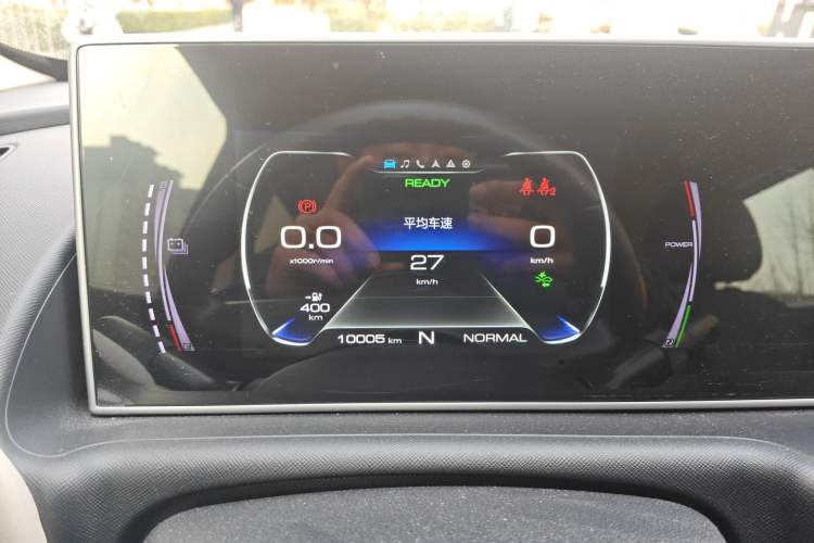 Used ORA White Cat 2022 Xiaoyue Mao Edition 401 km Flagship Model Lithium Ternary Odometer Close Up