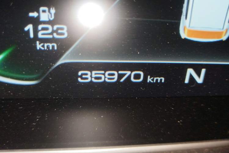 Used ORA White Cat 2022 Xiaoyue Mao Edition 360 km Luxury Model Lithium NMC Odometer Close Up