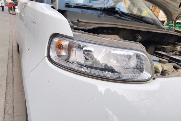 Used ORA White Cat 2022 Upgraded Model 305km Range Luxury Version Lithium-Ion Battery Right Front Headlight
