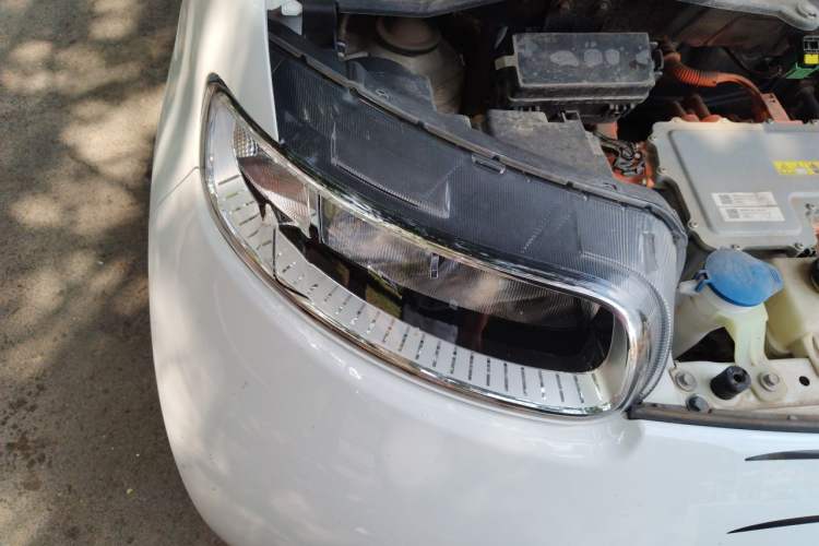 Used ORA White Cat 2022 Upgraded Model 305km Range Luxury Version Lithium-Ion Battery Right Front Headlight