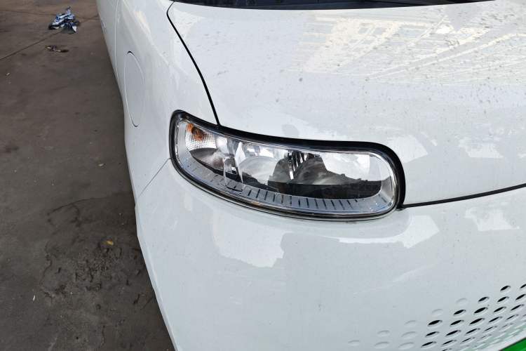 Used ORA White Cat 2022 Upgraded Model 305km Range Luxury Version Lithium-Ion Battery Right Front Headlight
