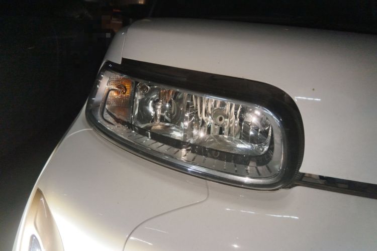 Used ORA White Cat 2022 Xiaoyue Mao Edition 360 km Luxury Model Lithium NMC Right Front Headlight