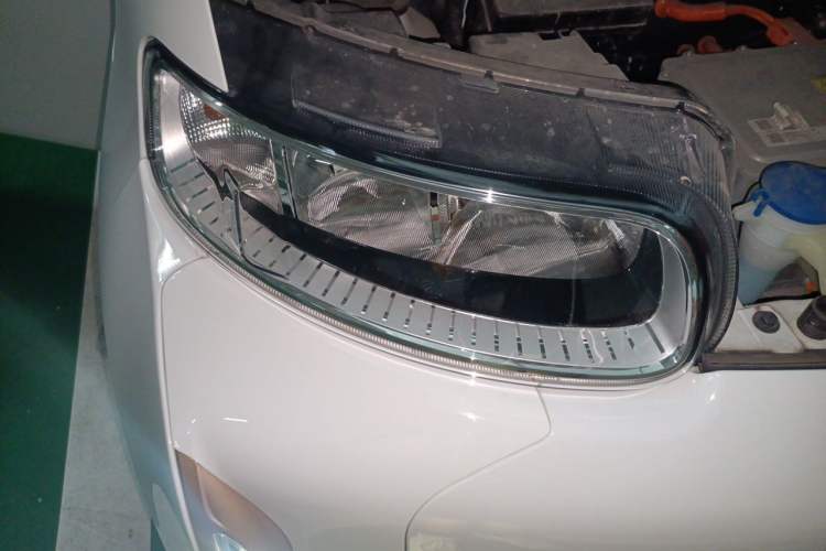 Used ORA White Cat 2022 Xiaoyue Mao Edition 360 km Luxury Model Lithium NMC Right Front Headlight