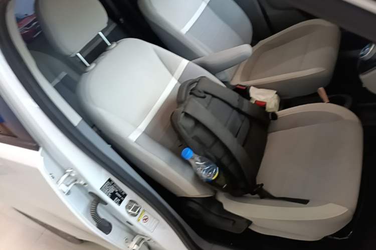 Used ORA White Cat 2022 Upgraded Model 305km Range Luxury Version Lithium-Ion Battery Right Front Seat