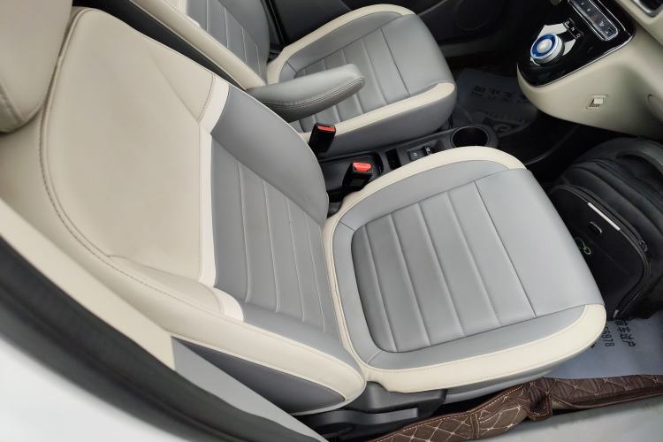 Used ORA White Cat 2022 Xiaoyue Mao Edition 360 km Luxury Model Lithium NMC Right Front Seat