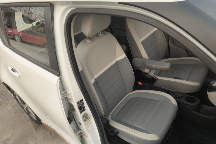 Used ORA White Cat 2022 Xiaoyue Mao Edition 360 km Luxury Model Lithium NMC Right Front Seat
