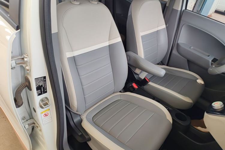 Used ORA White Cat 2022 Xiaoyue Mao Edition 360 km Luxury Model Lithium NMC Right Front Seat