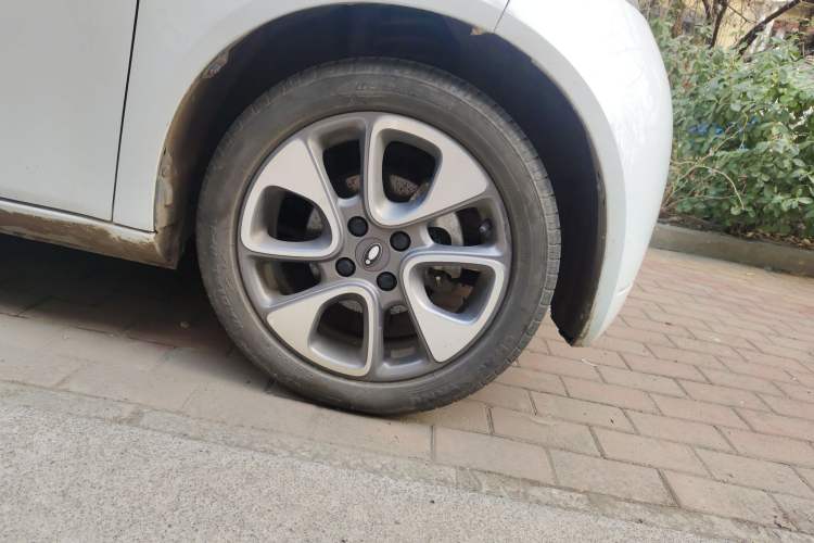 Used ORA White Cat 2022 Upgraded Model 305km Range Luxury Version Lithium-Ion Battery Right Front Wheel Hub