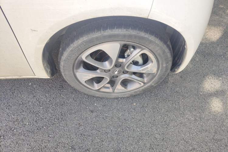 Used ORA White Cat 2022 Upgraded Model 305km Range Luxury Version Lithium-Ion Battery Right Front Wheel Hub