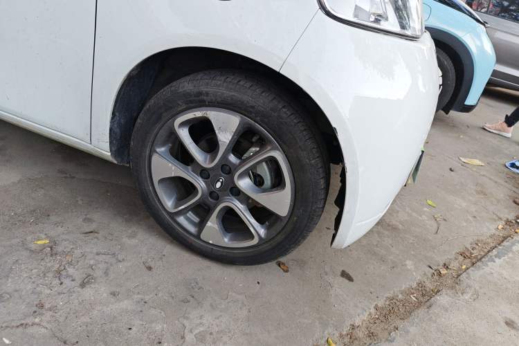 Used ORA White Cat 2022 Upgraded Model 305km Range Luxury Version Lithium-Ion Battery Right Front Wheel Hub