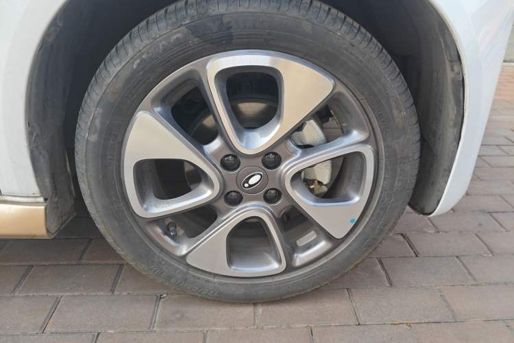 Used ORA White Cat 2022 Xiaoyue Mao Edition 401 km Flagship Model Lithium Ternary Right Front Wheel Hub