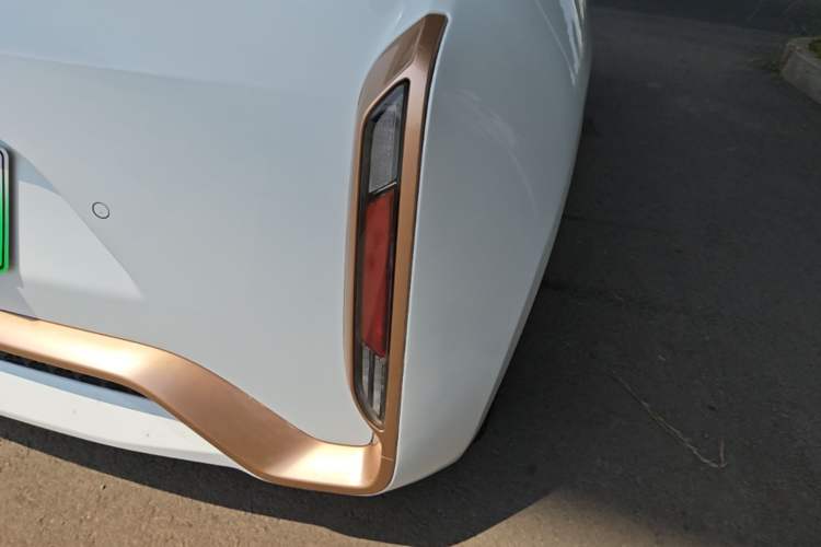 Used ORA White Cat 2022 Xiaoyue Mao Edition 360 km Luxury Model Lithium NMC Right Rear Taillight
