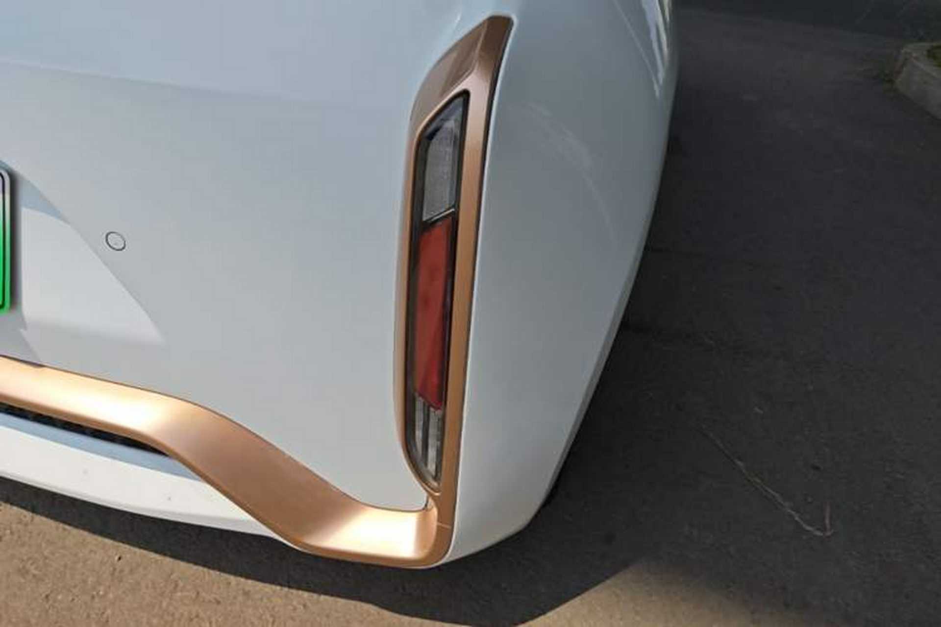 Used ORA White Cat 2022 Xiaoyue Mao Edition 360 km Luxury Model Lithium NMC Right Rear Taillight