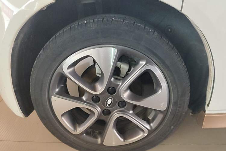 Used ORA White Cat 2022 Xiaoyue Mao Edition 360 km Luxury Model Lithium NMC Right Rear Wheel Hub