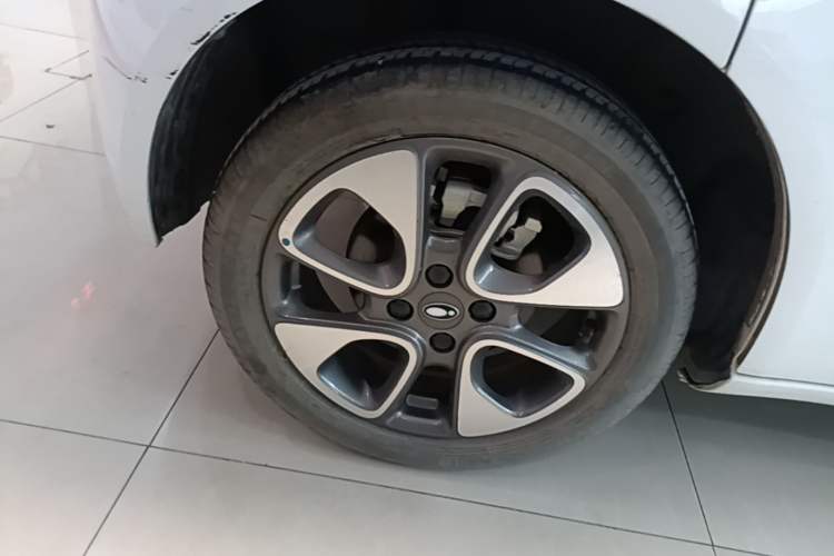 Used ORA White Cat 2022 Upgraded Model 305km Range Luxury Version Lithium-Ion Battery Right Rear Wheel Hub