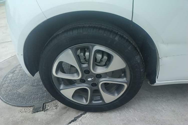 Used ORA White Cat 2022 Upgraded Model 305km Range Luxury Version Lithium-Ion Battery Right Rear Wheel Hub