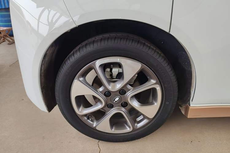 Used ORA White Cat 2022 Xiaoyue Mao Edition 360 km Luxury Model Lithium NMC Right Rear Wheel Hub